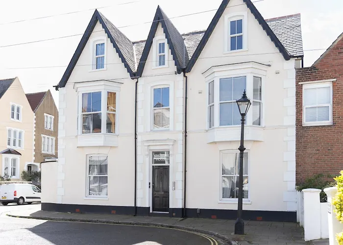 Open Mind Property - Cosy Apartment With 2 Beds